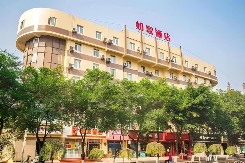 Home Inn Hotel Leshan Center Food Street Екстер'єр фото